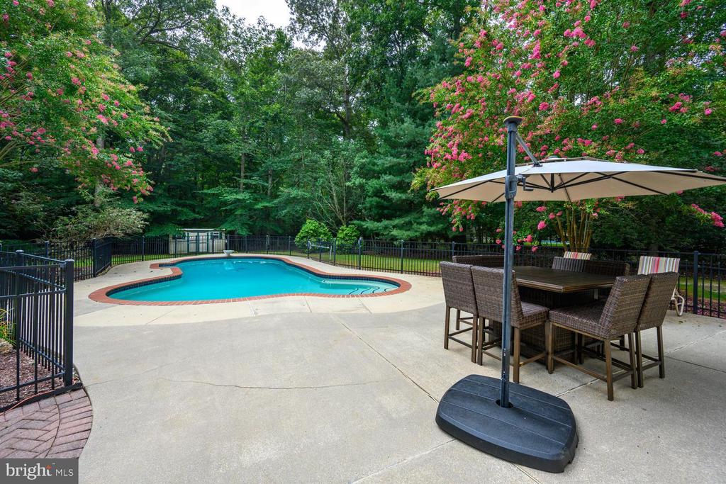 7884 LAUREL LANE
