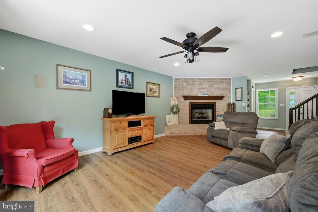 7884 LAUREL LANE