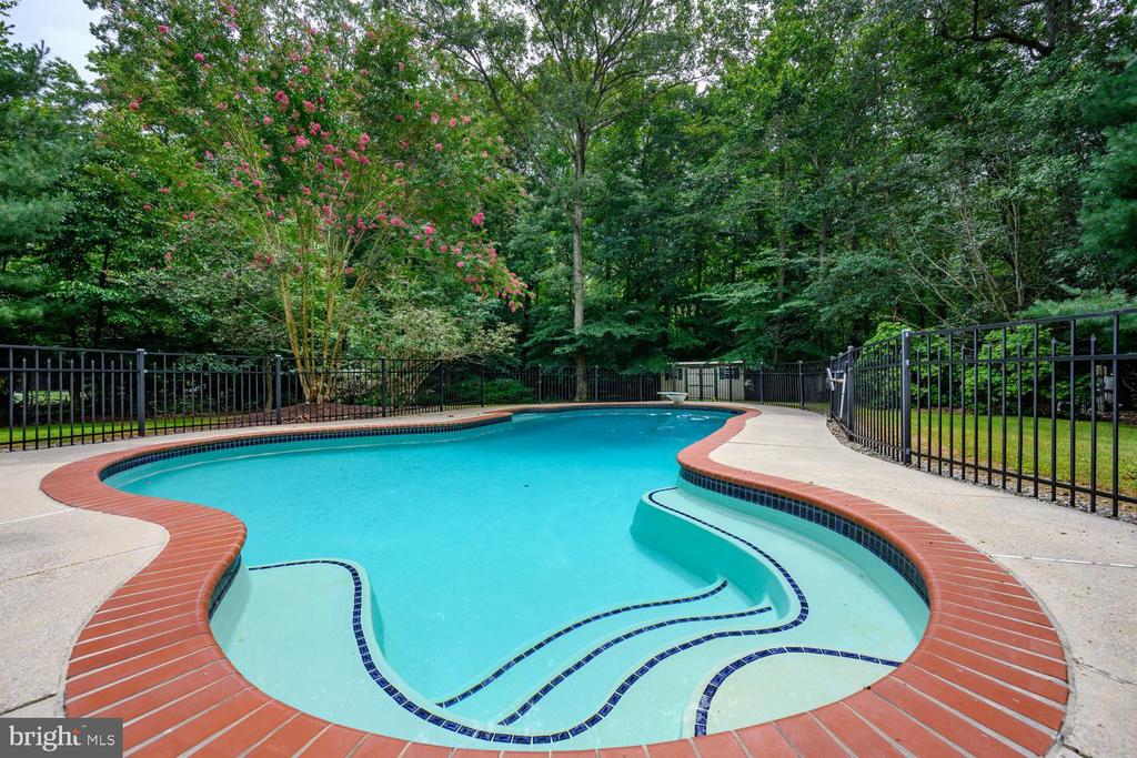 7884 LAUREL LANE