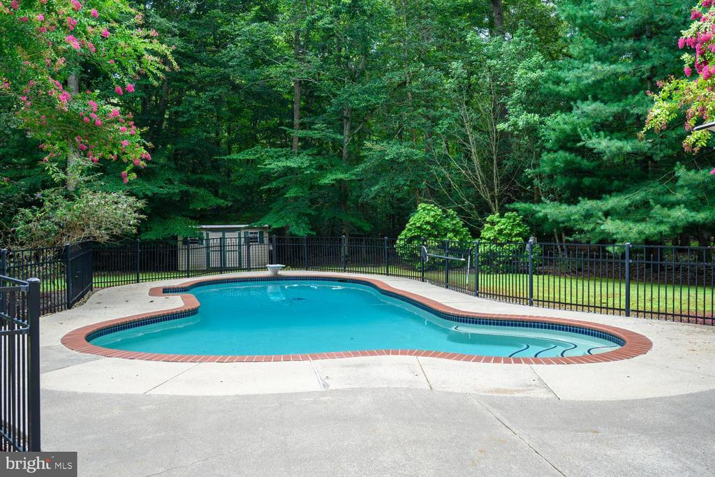 7884 LAUREL LANE