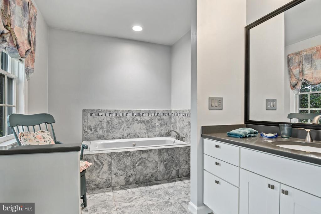 8757 Orchard Dr