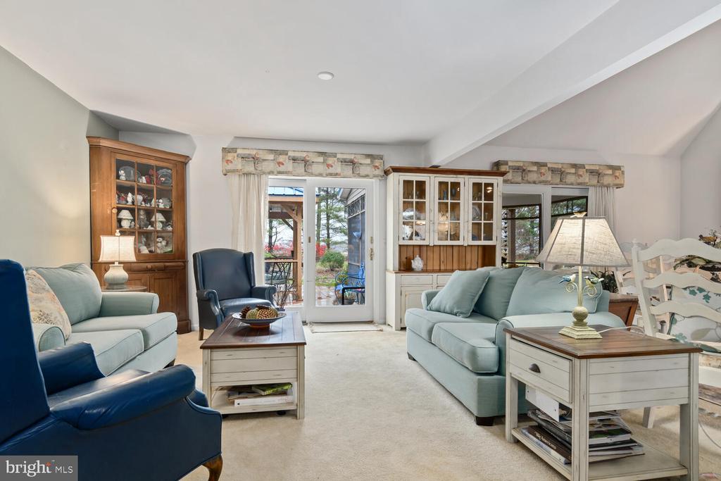 8757 Orchard Dr