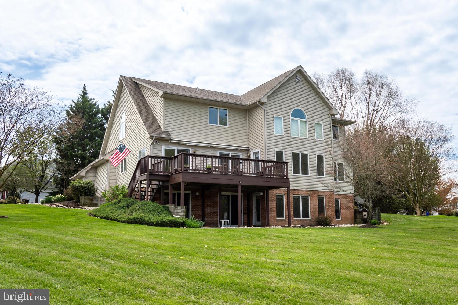 207 Pondview Ct