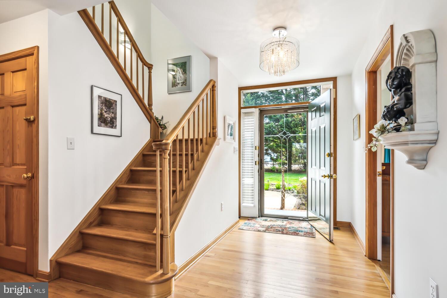 207 Pondview Ct