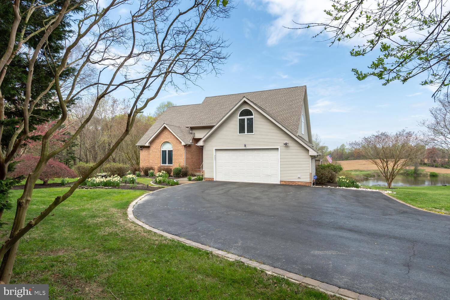 207 Pondview Ct