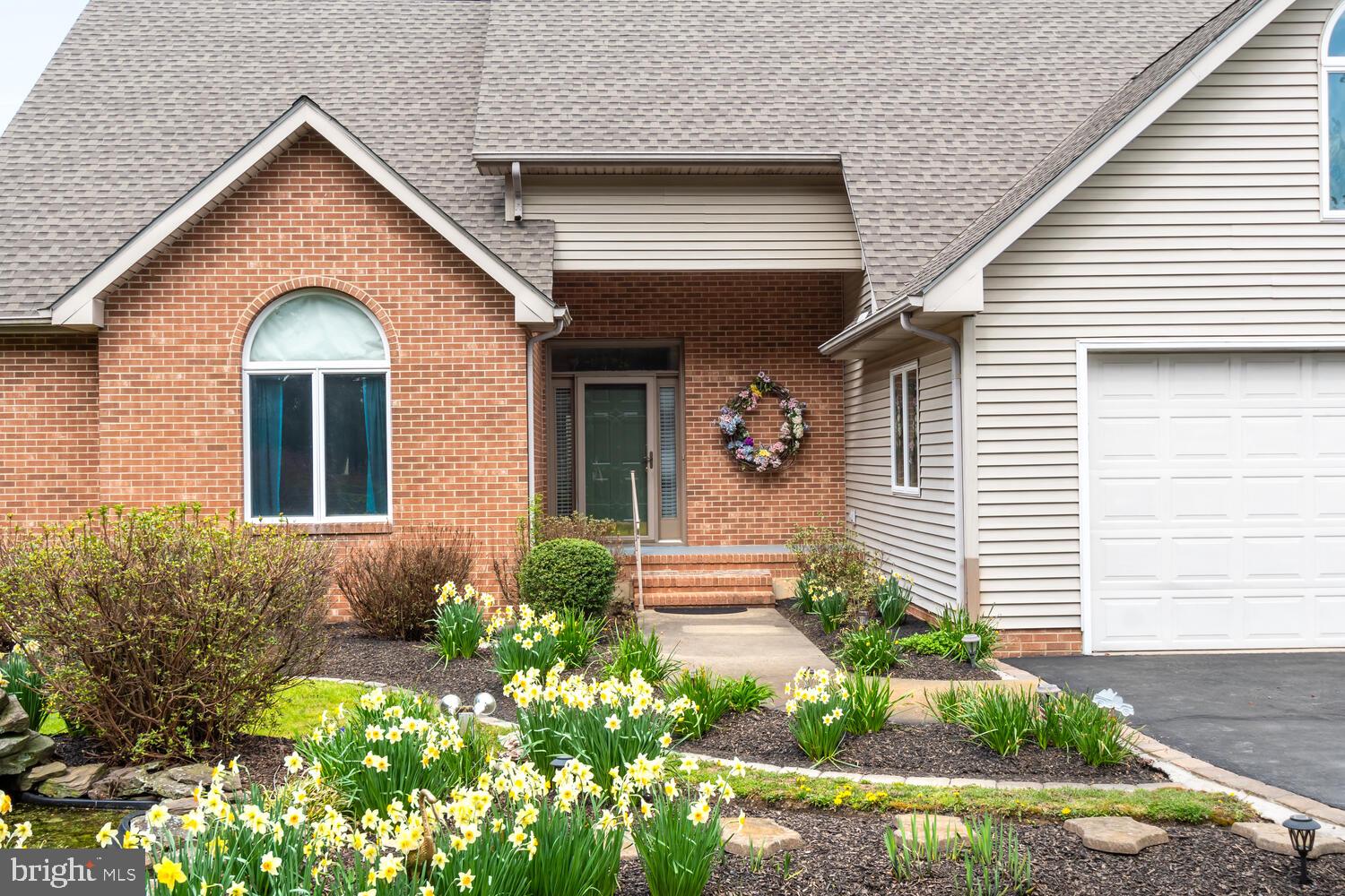 207 Pondview Ct