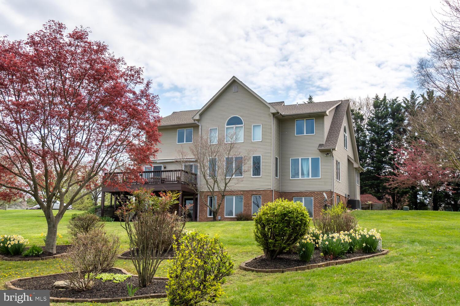 207 Pondview Ct