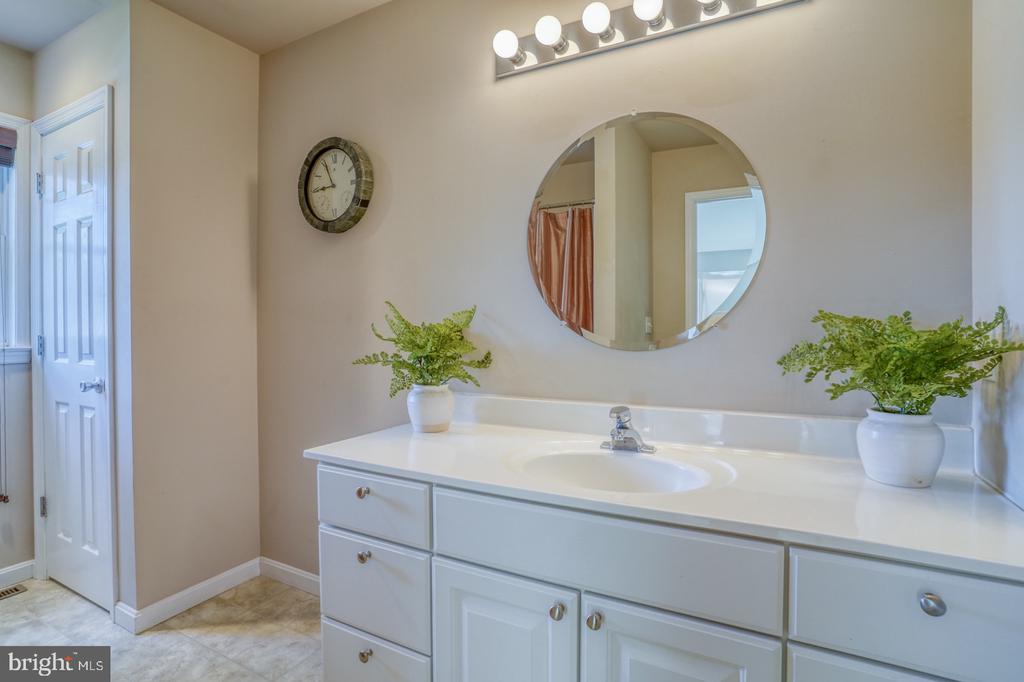 106 Ashwood Ln