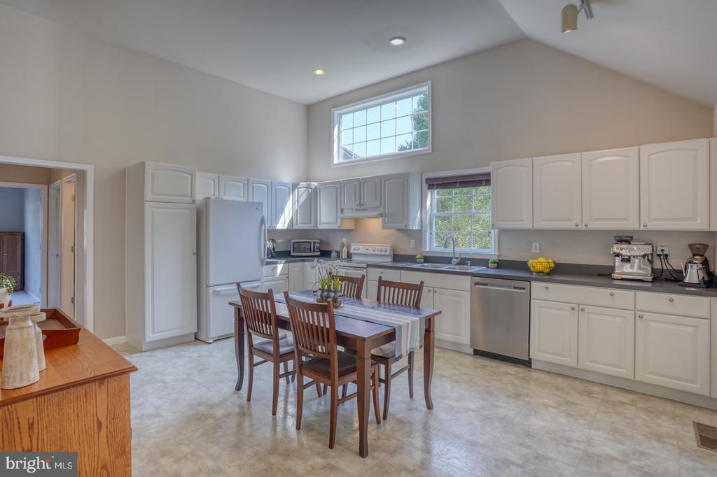 106 Ashwood Ln