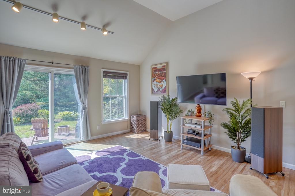 106 Ashwood Ln