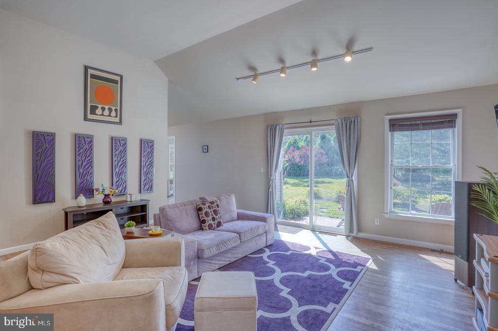 106 Ashwood Ln