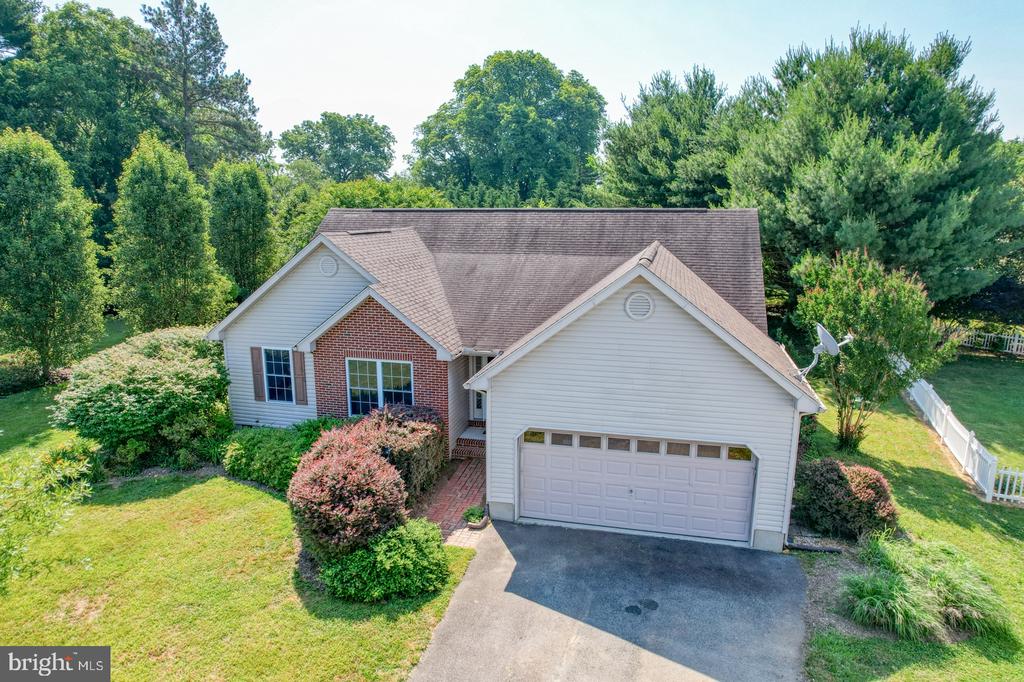 106 Ashwood Ln