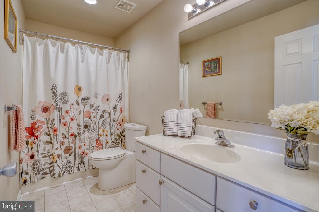 106 Ashwood Ln