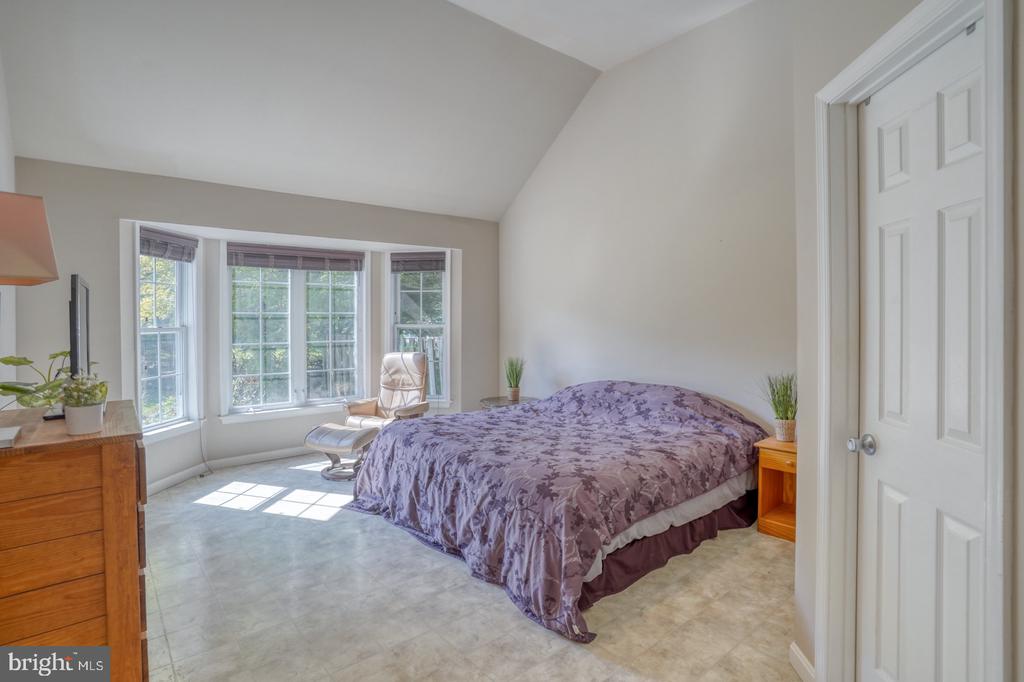 106 Ashwood Ln