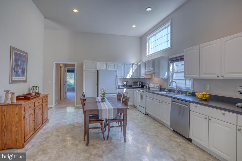 106 Ashwood Ln