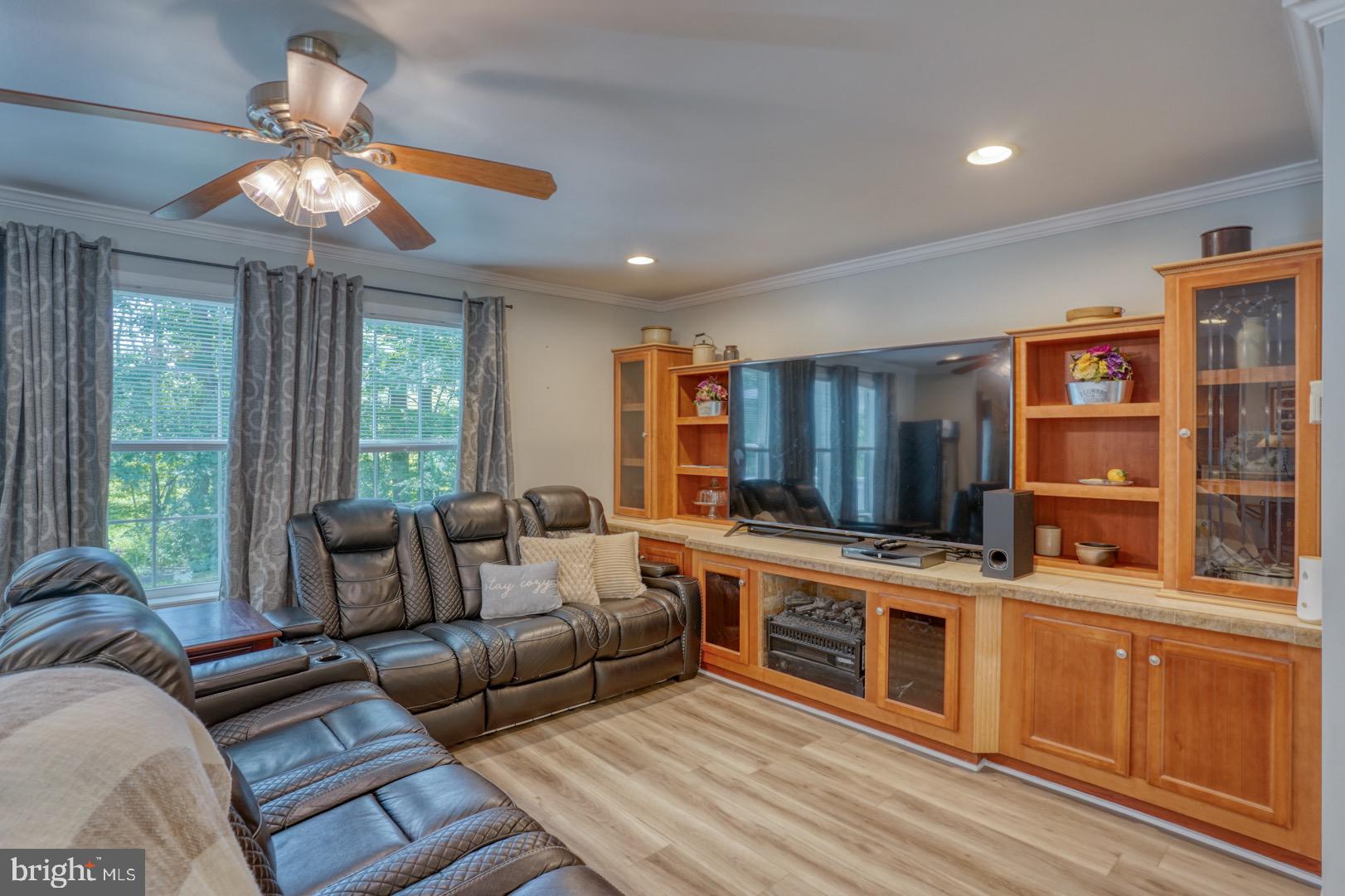 31621 W Edge Rd