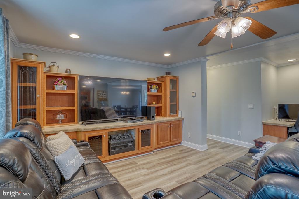 31621 W Edge Rd