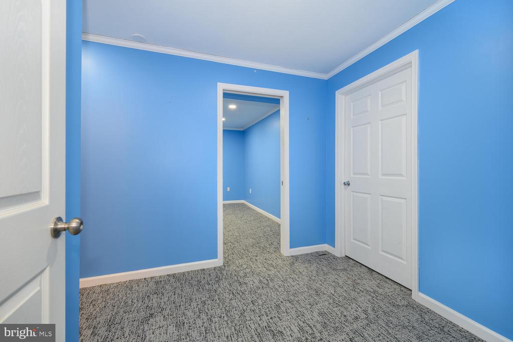 206 CAMELOT DRIVE