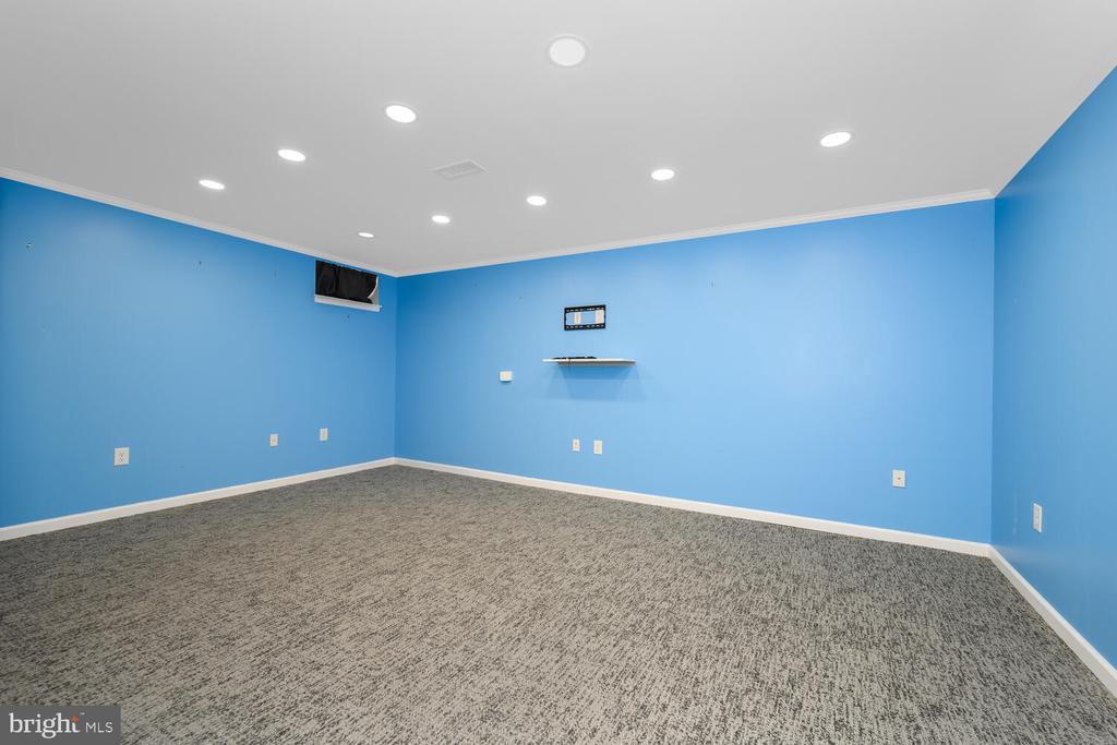 206 CAMELOT DRIVE