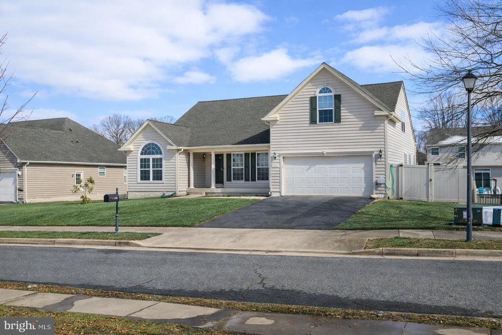 206 CAMELOT DRIVE