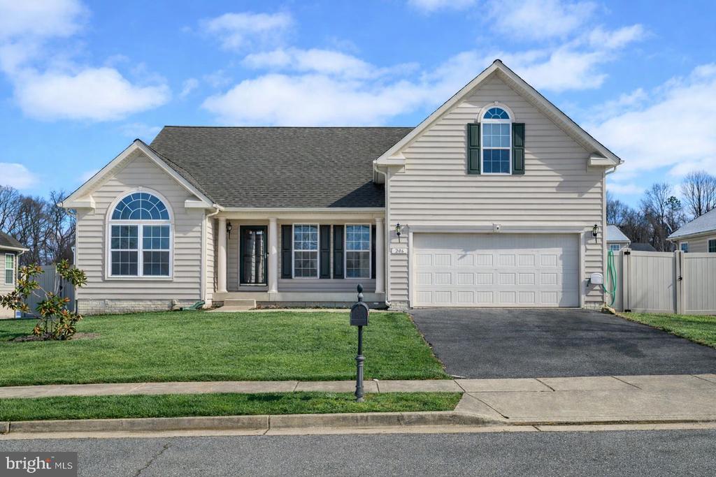 206 CAMELOT DRIVE