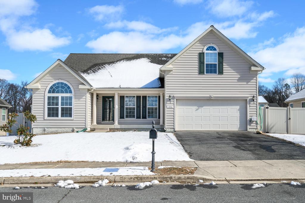 206 CAMELOT DRIVE