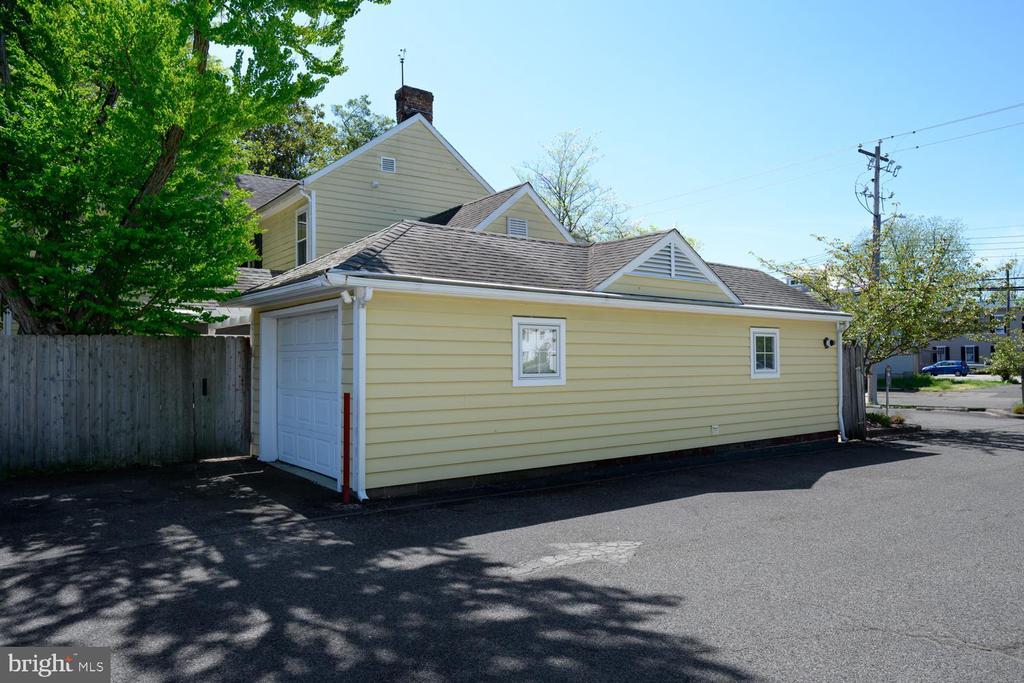 106 QUEEN STREET S