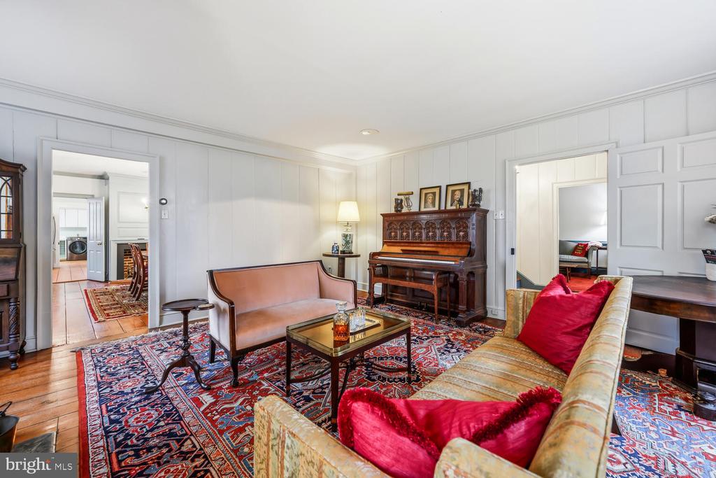 106 QUEEN STREET S