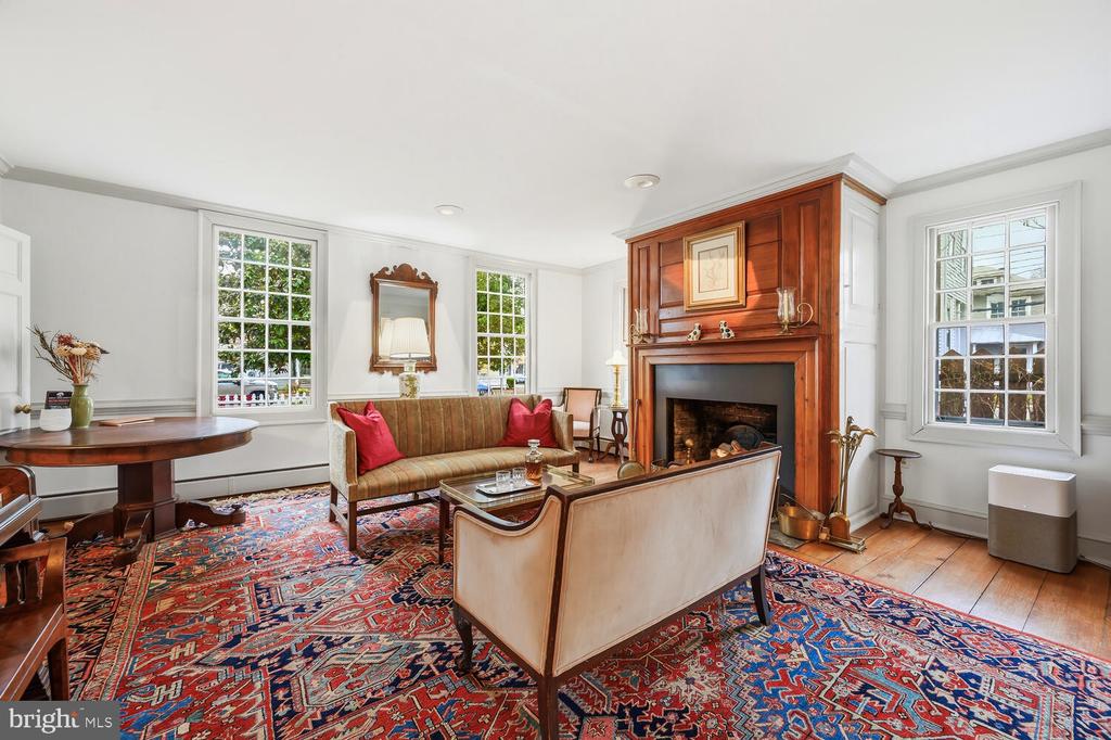 106 QUEEN STREET S