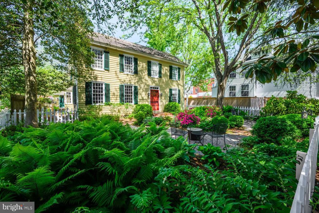 106 QUEEN STREET S