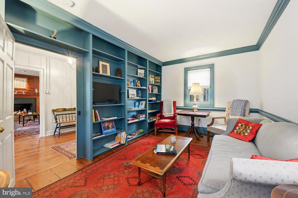 106 QUEEN STREET S