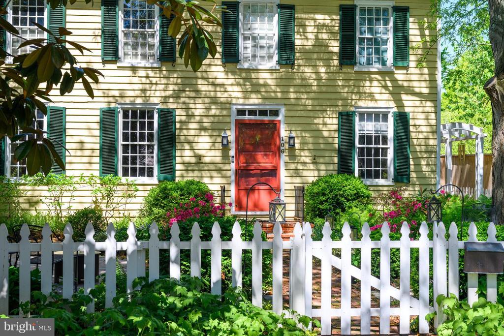 106 QUEEN STREET S