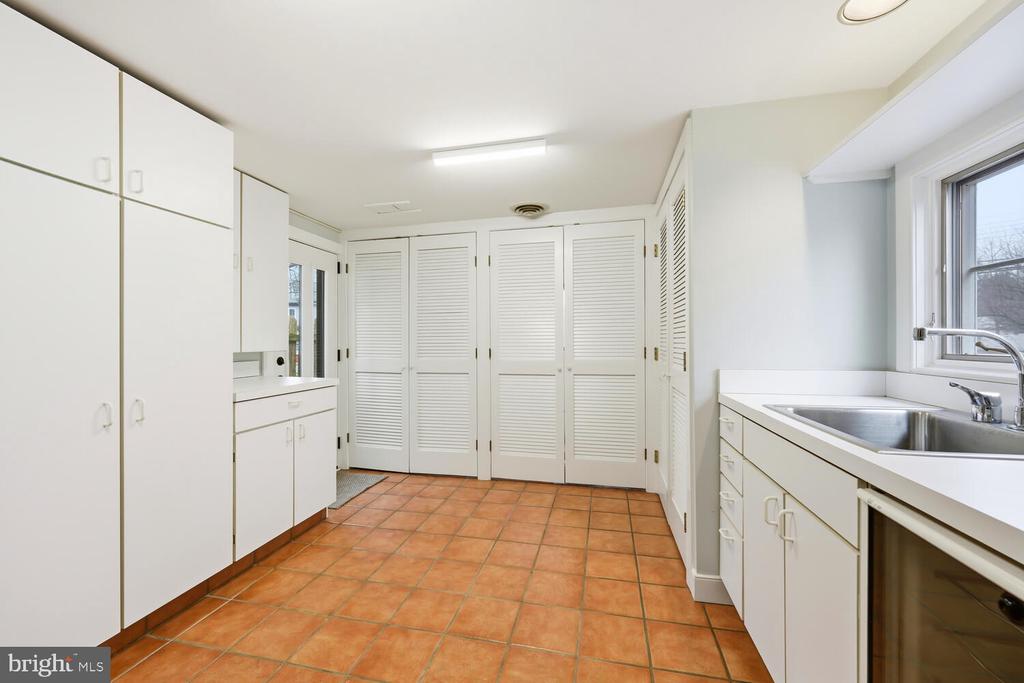 106 QUEEN STREET S