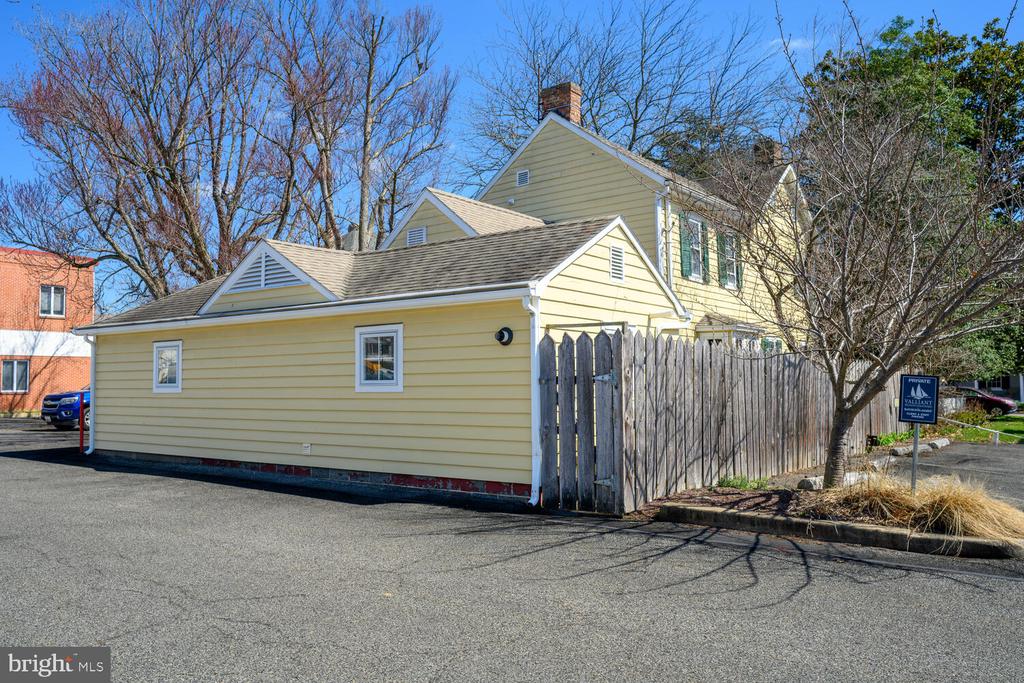 106 QUEEN STREET S