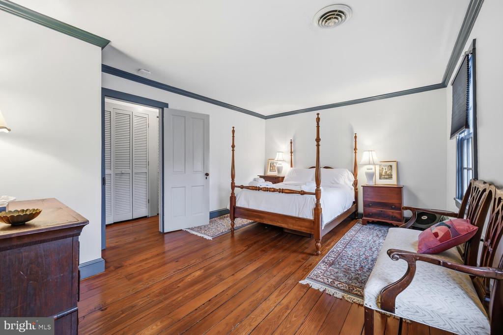 106 QUEEN STREET S