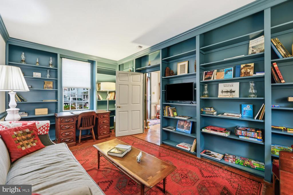 106 QUEEN STREET S