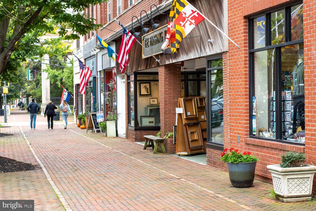 106 QUEEN STREET S