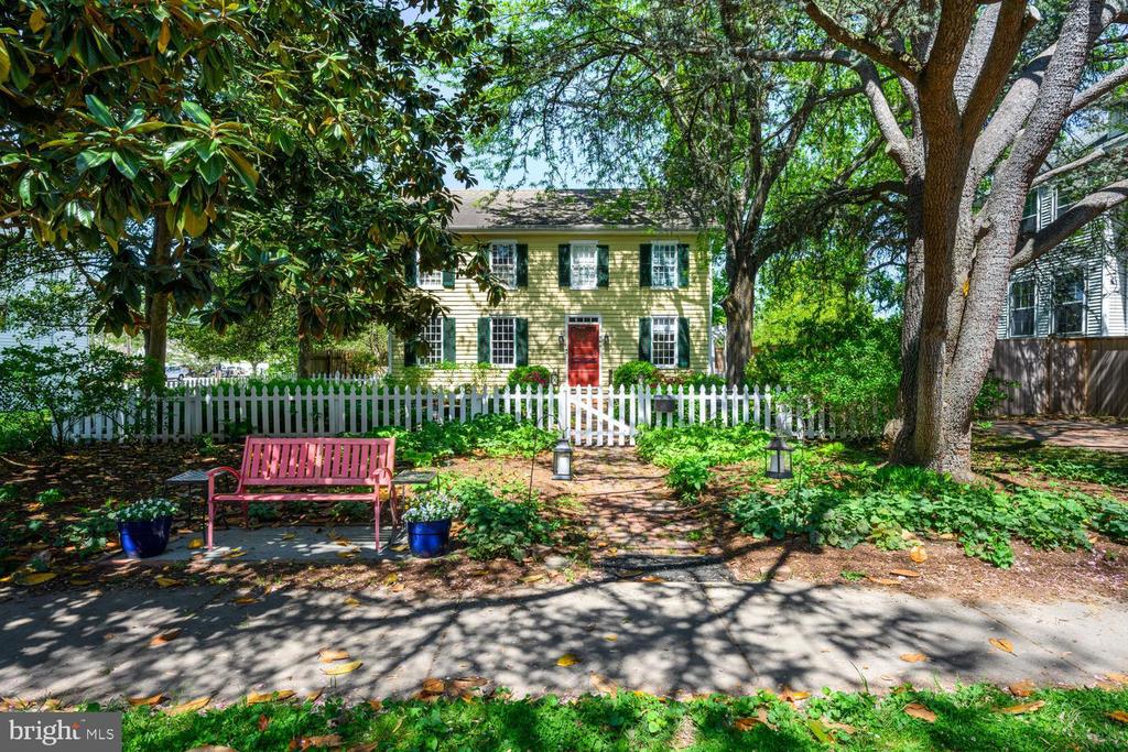 106 QUEEN STREET S