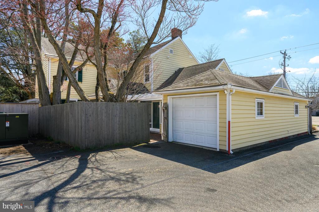 106 QUEEN STREET S