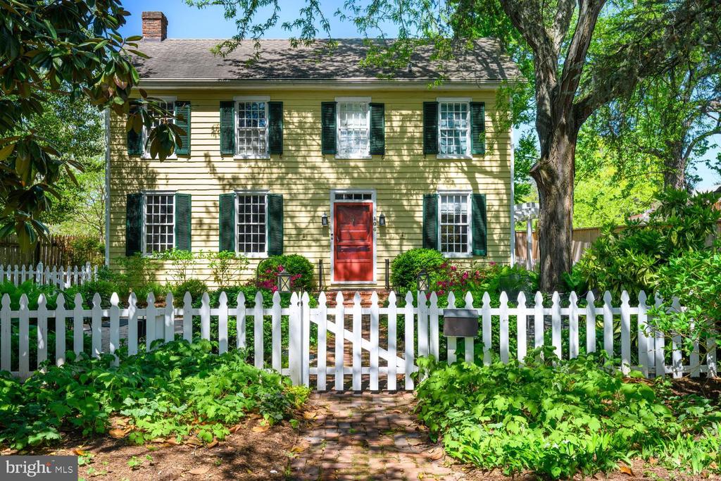 106 QUEEN STREET S