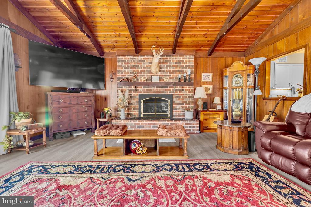 2228 HINDLE LANE