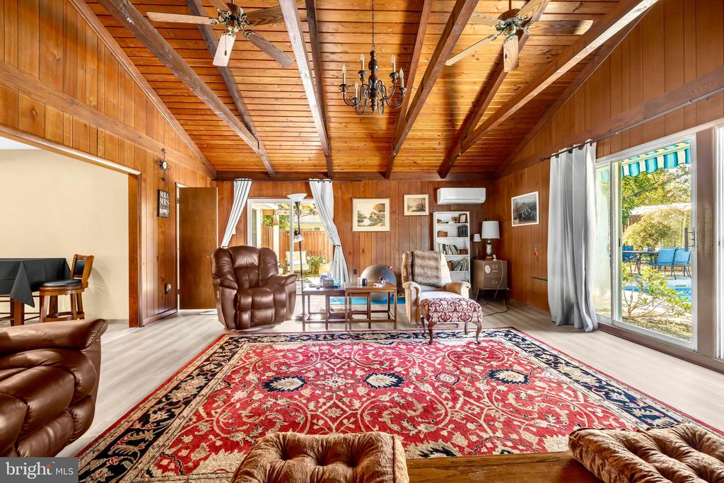 2228 HINDLE LANE