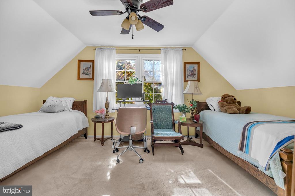 2228 HINDLE LANE