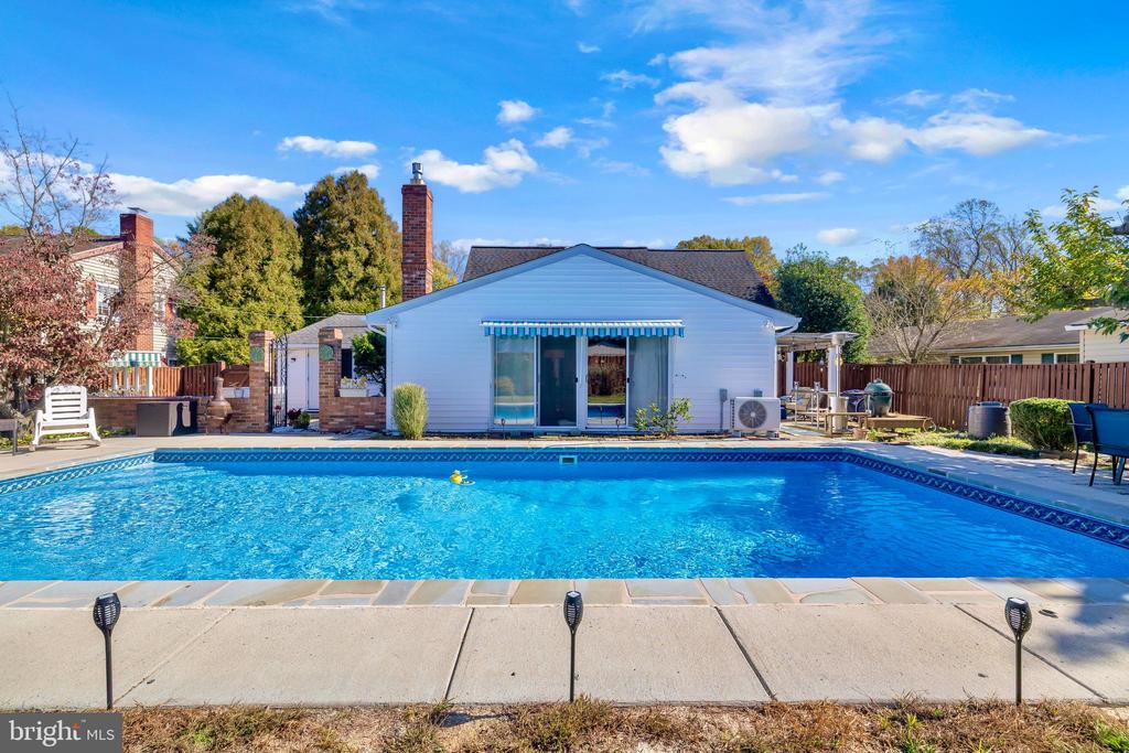 2228 HINDLE LANE
