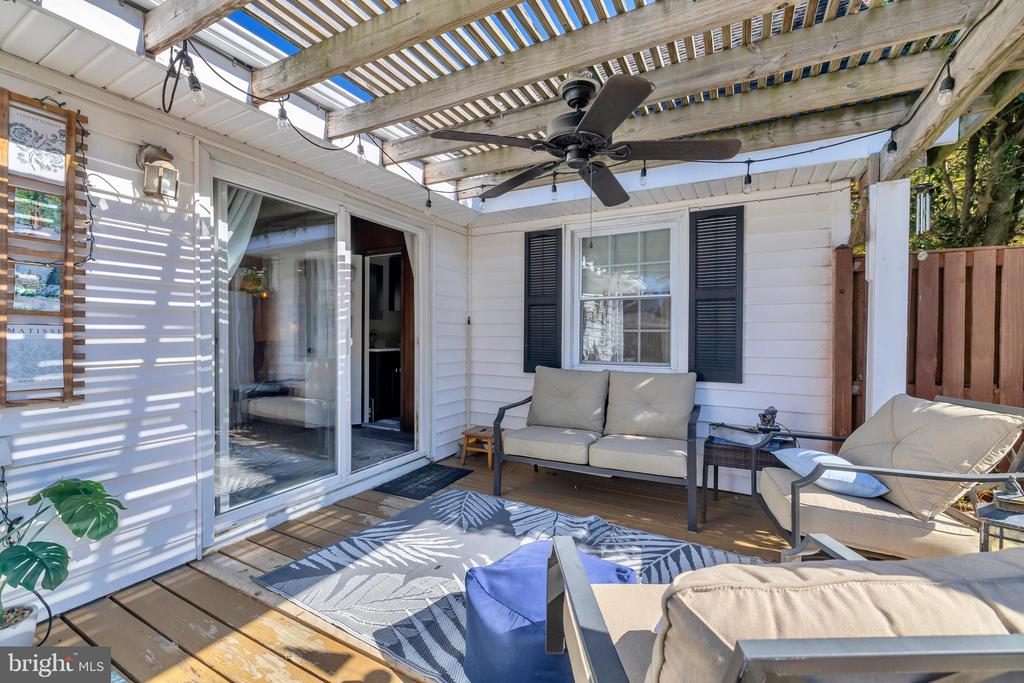 2228 HINDLE LANE