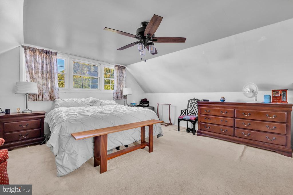 2228 HINDLE LANE