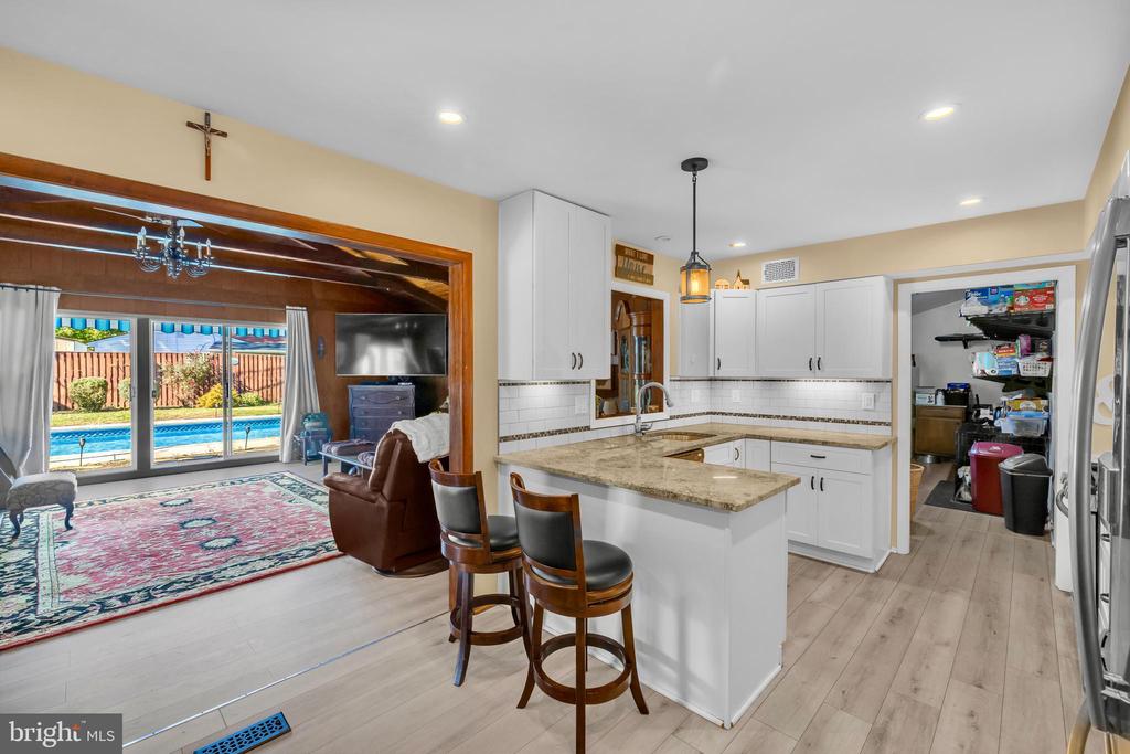 2228 HINDLE LANE