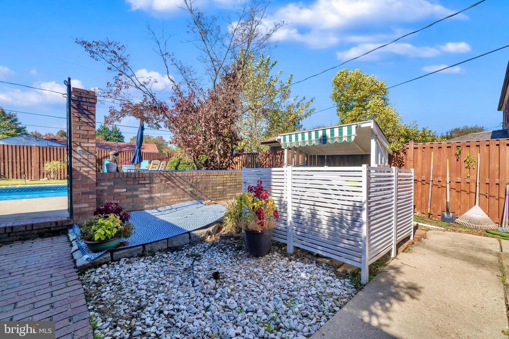 2228 HINDLE LANE