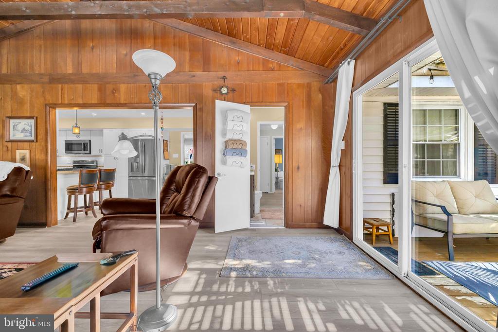2228 HINDLE LANE