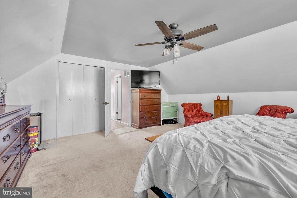 2228 HINDLE LANE